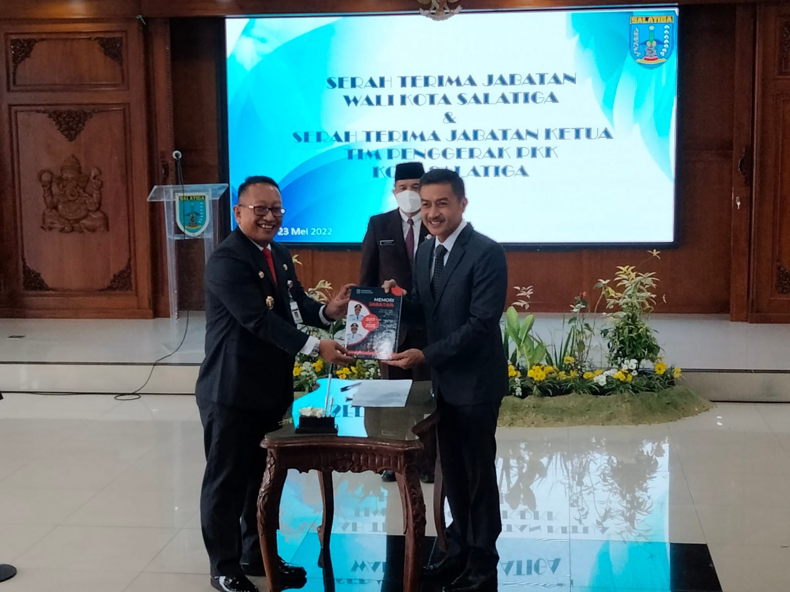 Drs. Sinoeng Noegroho Rachmadi, Secara Resmi Jabat Walikota Salatiga 